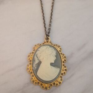 Vintage Cameo Pendant Necklace